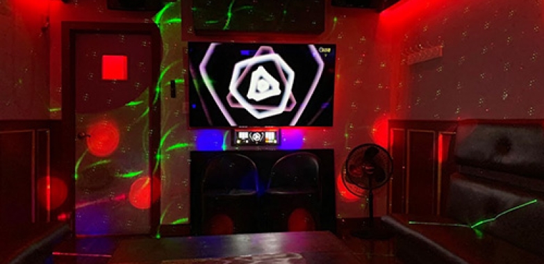 DAEBAK KARAOKE (대박 노래방)
